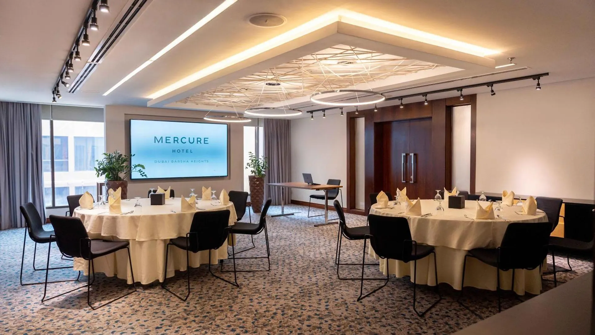 Mercure Dubai Barsha Heights Hotel Suites And Apartments