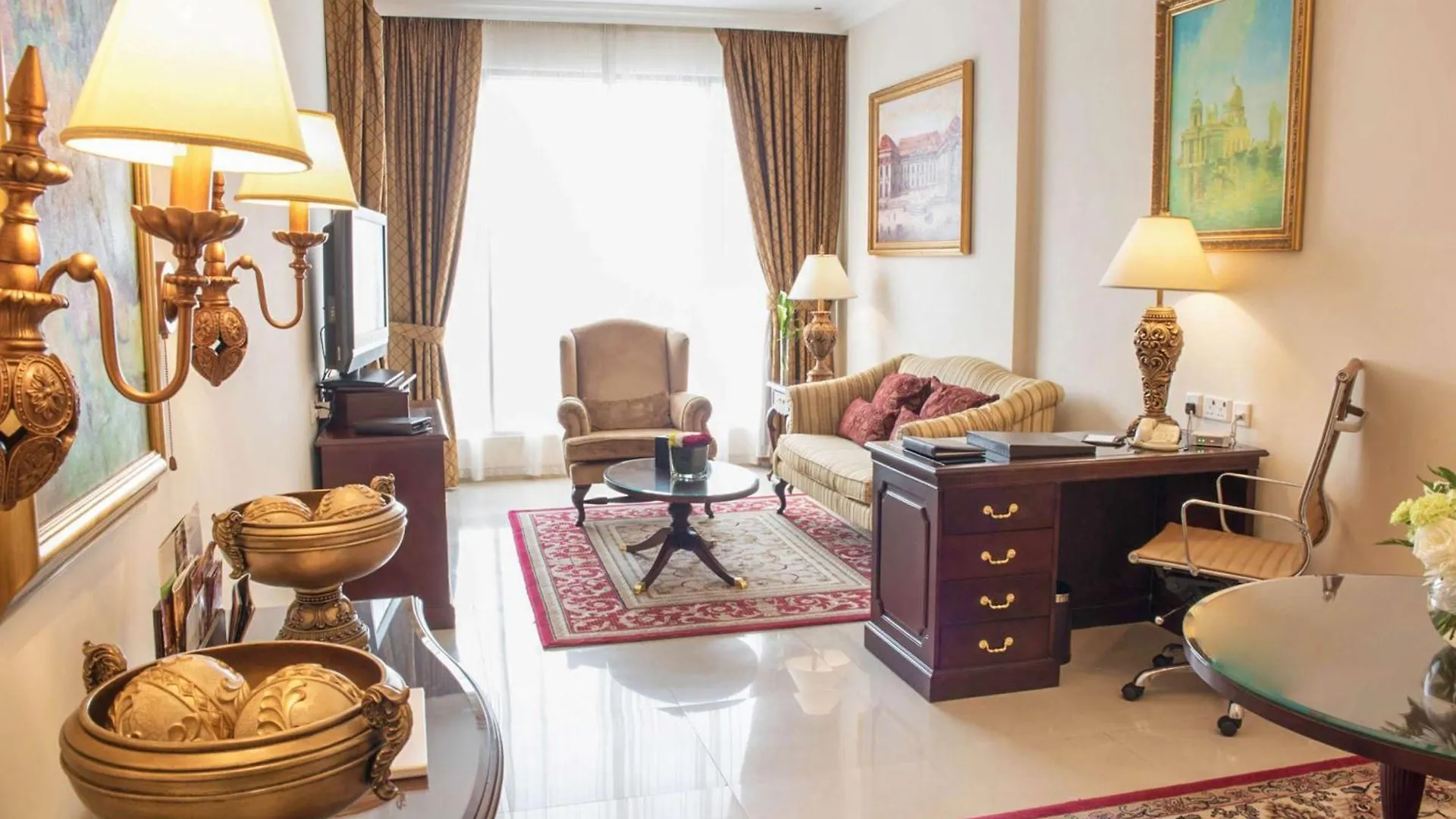 Mercure Dubai Barsha Heights Hotel Suites And Apartments 4*,