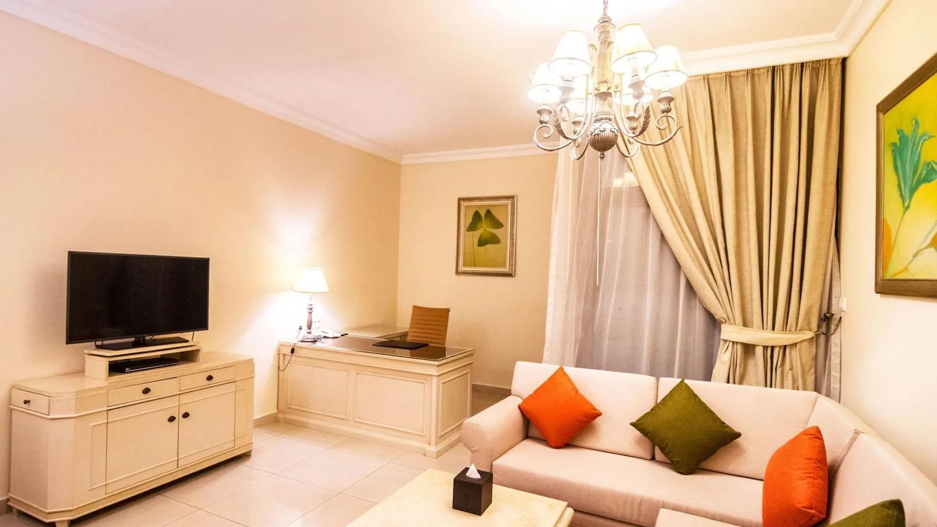 Mercure Dubai Barsha Heights Hotel Suites And Apartments 4*,